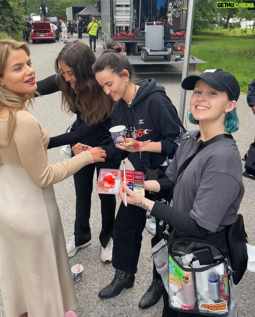 Alva Bratt - 4.9K Likes - alldeles lycklig av alla fina ord från er som har tittat 🧚♂️♥️ <~~~> tack igen till ett fantastiskt gäng, här är några ~
@amandaadolfsson_director @frida_asp123 @fatimavarhos @camilla_ahlgren @forsman.forsman @ragnaj @igamikler @mackiable @madeleinethorcostumedesign @claralla @mwbyemma @clarabergquist @p.cabbe @aliciaeichenholz @biancakuylenstierna @dominika.newelska @esmalda @maggiewidstrand @coj_casting @wilfen @nikivalinger @sofusforssell @linnealrsson @carolinnfranklin @fanni_metelius @sarah_p_nicastro @aspvarhos @jangfeldt @maxulveson @carsten_bjornlund @letitiawardact @nicoleberki @christiankaktus @hannesalin 🪻