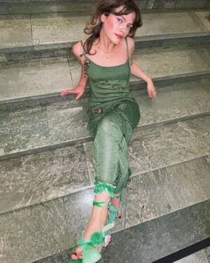 Alva Bratt Instagram - alv🍃🍃🧚‍♂️ a ’@acnestudios 🌔🍂tack @nordiskakompaniet för den fina utmärkelsen.