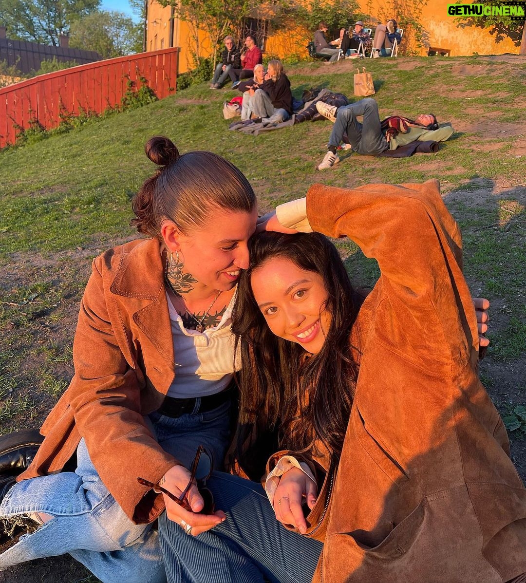 Alva Bratt Instagram - minnen från en evinnerlig senvår <~~~ 🎷