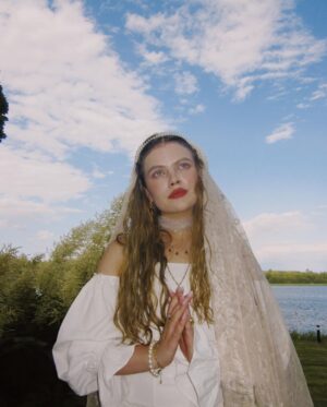 Alva Bratt Instagram - midsommar 1523 🧚‍♂️🛡️⚔️🦂 ~~~ Vasas frillor mfl ~ 🗡️♥️ ~ @dorisdaga 🪭🏰
