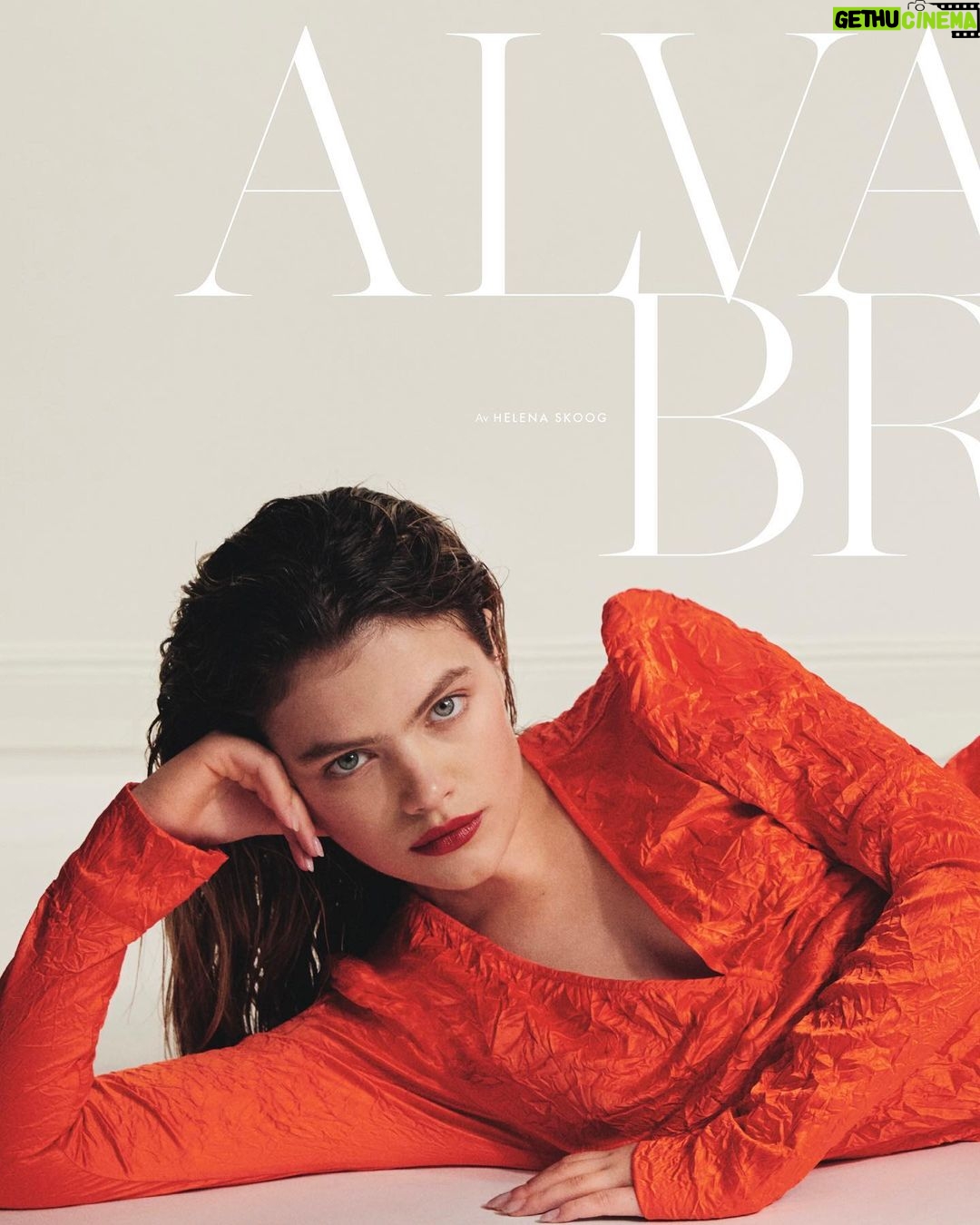 Alva Bratt - 8.8K Likes - swedish ELLE August issue 🌘🌝☄️
tack @skooghelena för ett fint samtal
❤️🔥 fotat av @sinaostlund ❤️🔥
min @monttim stylade och kära @kajsasvanbergmakeup gjorde make, @byelvira på hår ♥️ @juliaknyp_elle art director. TACK @ellesverige så ärofyllt ♥️ ~~~