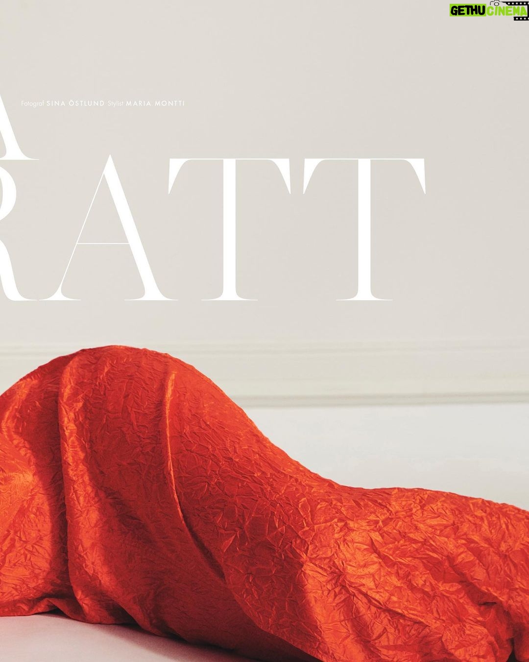 Alva Bratt - 8.8K Likes - swedish ELLE August issue 🌘🌝☄️
tack @skooghelena för ett fint samtal
❤️🔥 fotat av @sinaostlund ❤️🔥
min @monttim stylade och kära @kajsasvanbergmakeup gjorde make, @byelvira på hår ♥️ @juliaknyp_elle art director. TACK @ellesverige så ärofyllt ♥️ ~~~