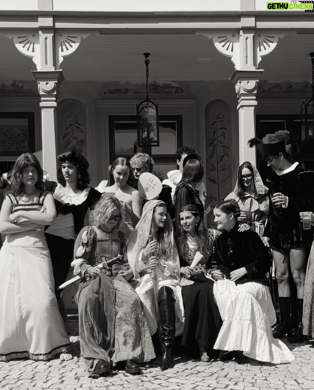 Alva Bratt - 7.4K Likes - midsommar 1523 🧚♂️🛡️⚔️🦂 ~~~ Vasas frillor mfl ~ 🗡️♥️ ~ @dorisdaga 🪭🏰