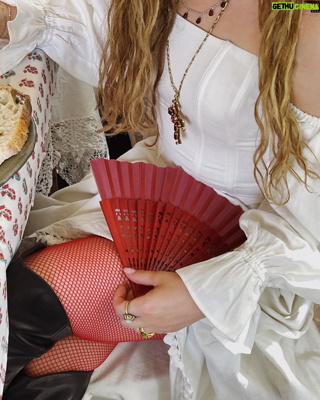 Alva Bratt - 7.4K Likes - midsommar 1523 🧚♂️🛡️⚔️🦂 ~~~ Vasas frillor mfl ~ 🗡️♥️ ~ @dorisdaga 🪭🏰
