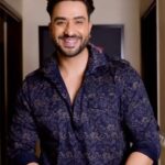 Aly Goni Instagram - It’s that season again. It’s the time for great fits and grooving to the classic hits. And my only essential is being #FullReady. Get upto 10% off with my code ‘AG10’ at wildstone.in Valid till 20th December, 2023! #WeddingSeason #Wedding #WeddingLook #FullReadywithWildStone #LogTohNoticeKarenge #WildStone #GRWM