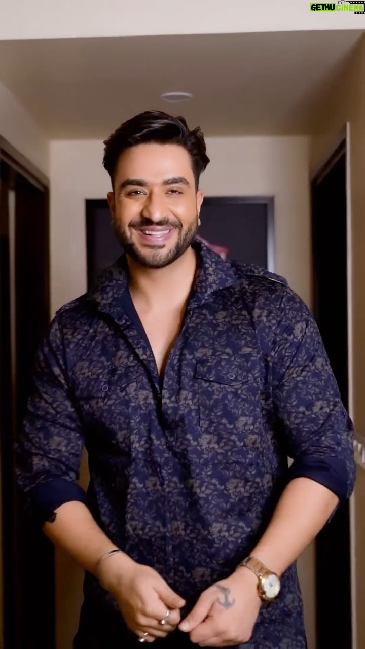 Aly Goni Instagram - It’s that season again. It’s the time for great fits and grooving to the classic hits. And my only essential is being #FullReady. Get upto 10% off with my code ‘AG10’ at wildstone.in Valid till 20th December, 2023! #WeddingSeason #Wedding #WeddingLook #FullReadywithWildStone #LogTohNoticeKarenge #WildStone #GRWM