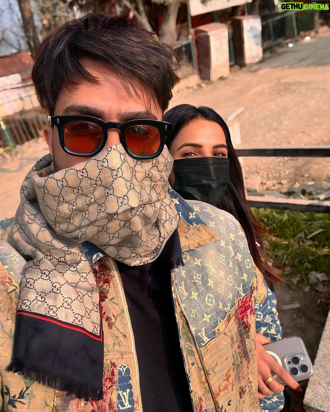 Aly Goni Instagram - Bye bye 2023 🫰🏼 #Alhamdulilah 🙏🏼 Kashmir
