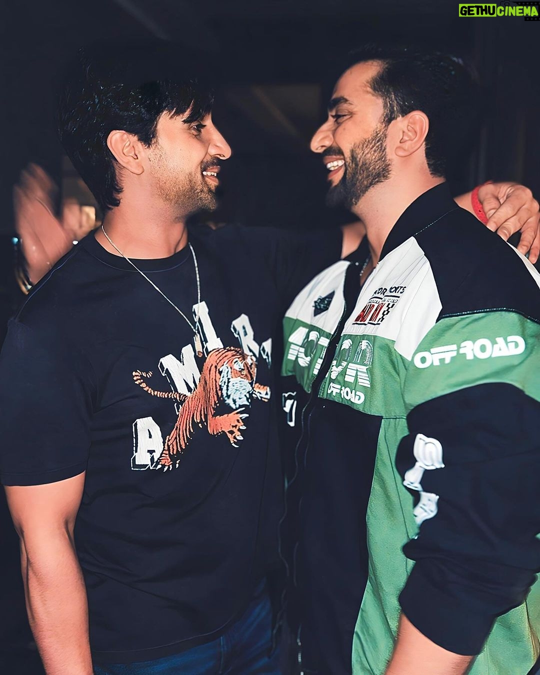 Aly Goni Instagram - Happy birthday bhai ❤️ You are the best and most caring brother.. Allah aapko bohot bohot saari khushiyan aur bohot saari kaamayaabi de yeh dua hai meri 🤗.. love you Ps - Your fav song 😜