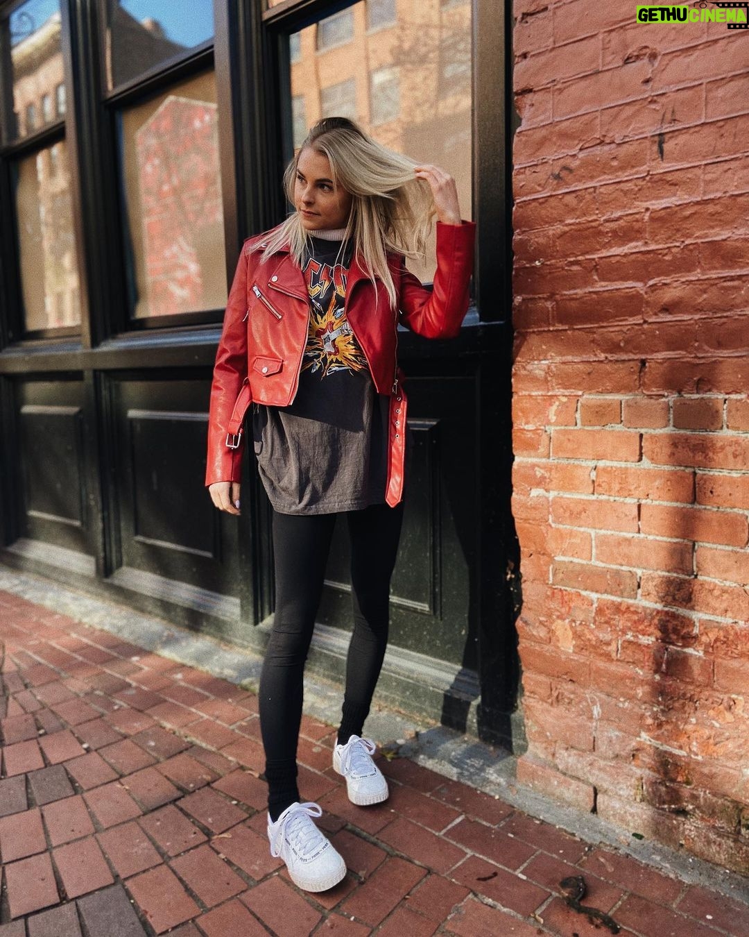 Alyssa Trask Instagram - Attachment: 4 images Gastown
