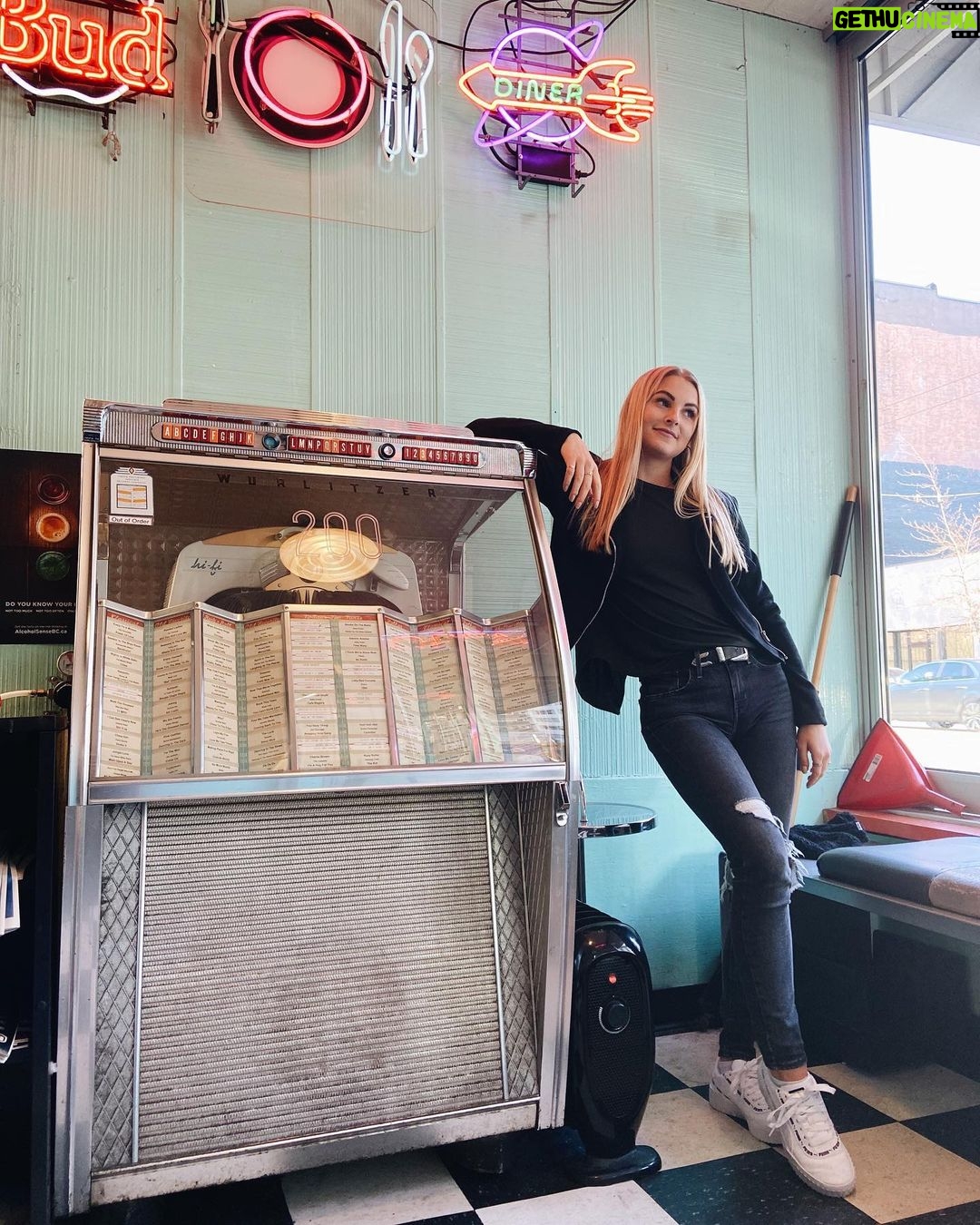 Alyssa Trask Instagram - Any song requests?😏