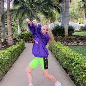 Alyssa Trask Instagram - Seriously been vibing with this song by @dontoliver all week! Let me know what y’all think below👇🏼
Check out the full song on his page🎶 #noidea #sponsored