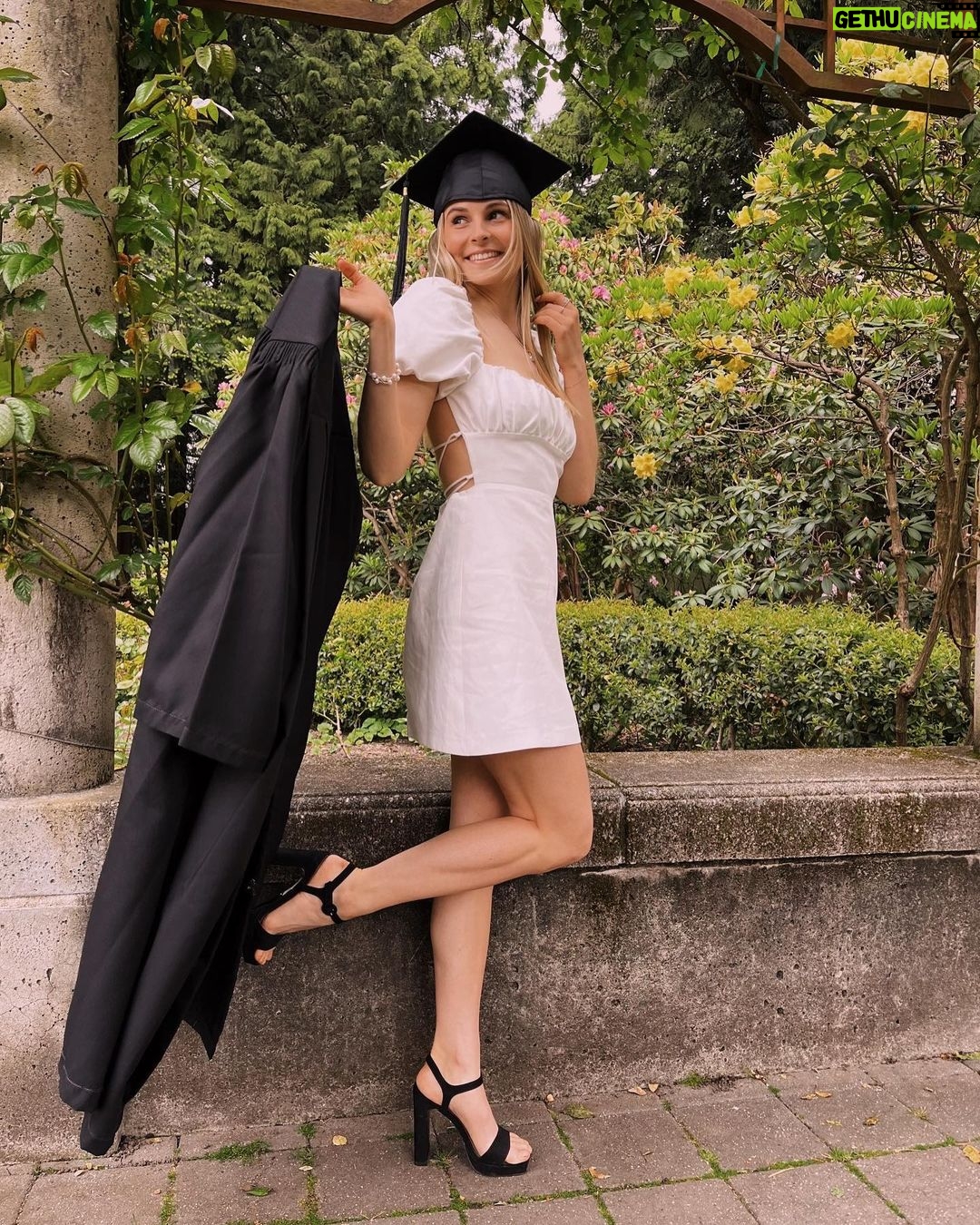 Alyssa Trask Instagram - The one where she graduates 🎓 Vancouver, British Columbia