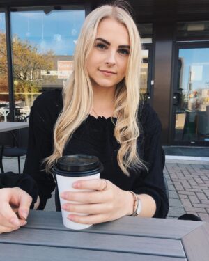 Alyssa Trask Instagram - Surprise surprise.. another coffee date wearing my @danielwellington accessories💍
I absolutely love my new ring to complete my look and match my bracelet! #dwcompletethelook #ad 
Use my code ALLYTRASK to shop this classic look on their website and get 15% off your order❤️ #danielwellington
