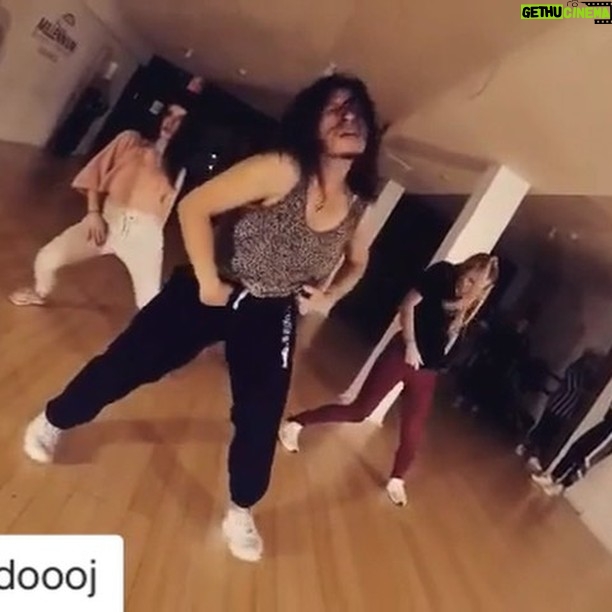 Alyssa Trask Instagram - Letβs take it S L O W E R..πΆ Moves by @mrleonblackwood ππΌ π―ββοΈ: @armandoooj @julietamilia