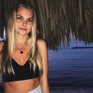 Alyssa Trask Instagram - Sun kissed💋