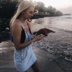 Alyssa Trask Instagram - Twinkle Twinkle little star(fish)🌟🌟 ——————————————————————Check out @danielwellington for their Boxing Day deals to get a free strap with your purchase of select holiday bundles and use my promo code ALLYTRASK to get 15% off! #danielwellington #boxingdayxdw #ad Link in bio💋