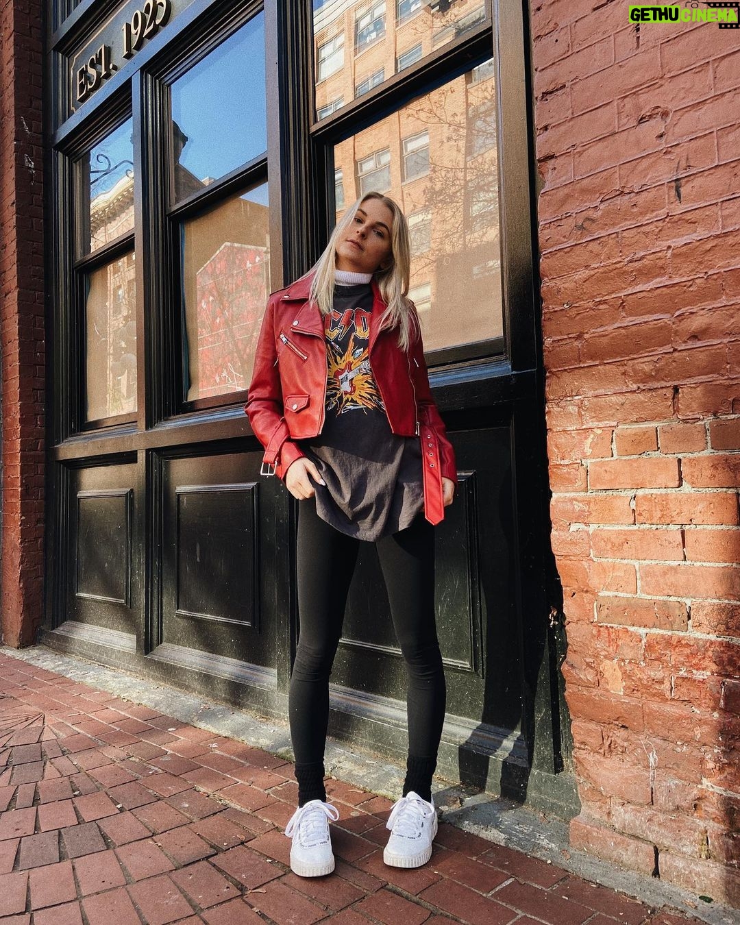 Alyssa Trask Instagram - Attachment: 4 images Gastown