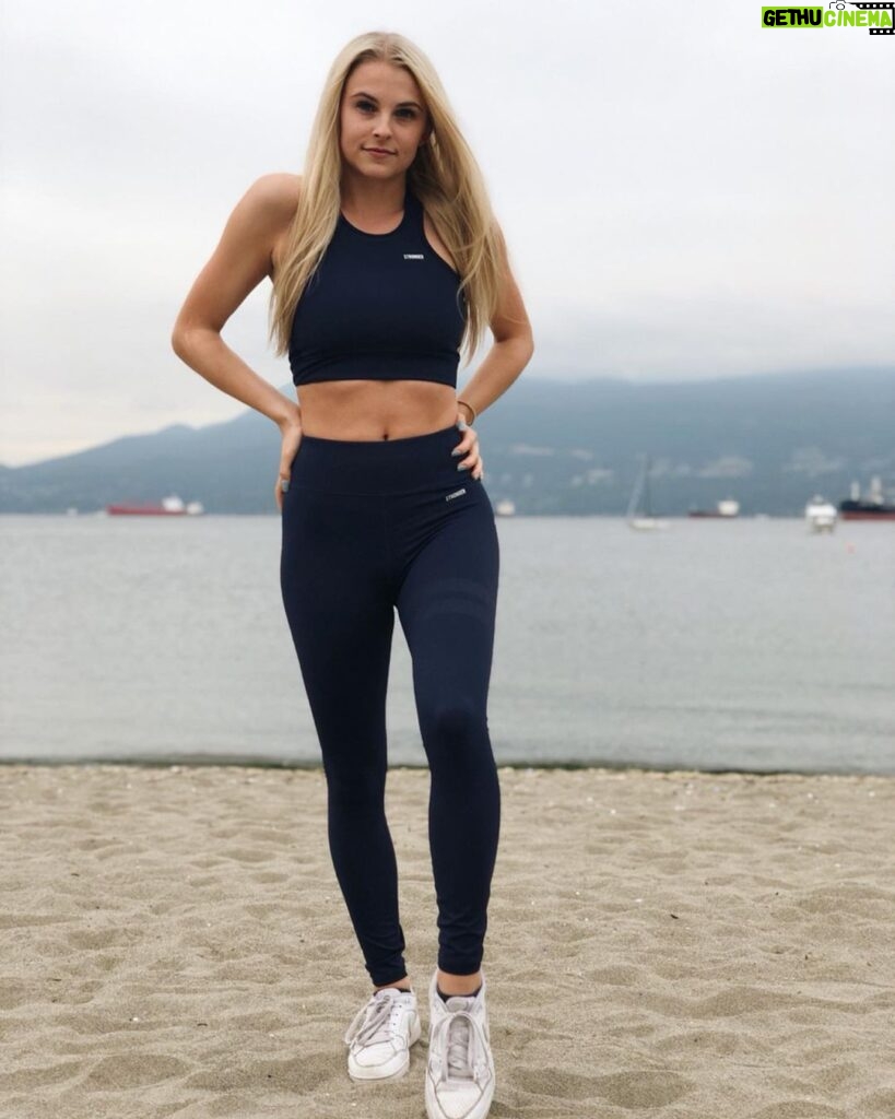 Alyssa Trask Instagram - How I feel wearing my @stronger apparel😁 Absolutely love this set! Use my code “trask20” to get a 20% off discount when you shop online💙