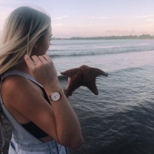 Alyssa Trask Instagram - Twinkle Twinkle little star(fish)🌟🌟
——————————————————————Check out @danielwellington for their Boxing Day deals to get a free strap with your purchase of select holiday bundles and use my promo code ALLYTRASK to get 15% off!
#danielwellington #boxingdayxdw #ad 
Link in bio💋