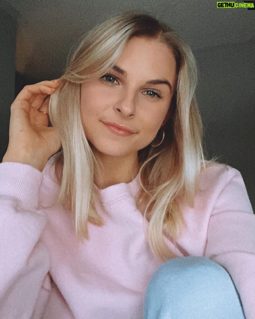 Alyssa Trask Instagram - Fun fact: I’m a sucker for cotton candy skies 🍬