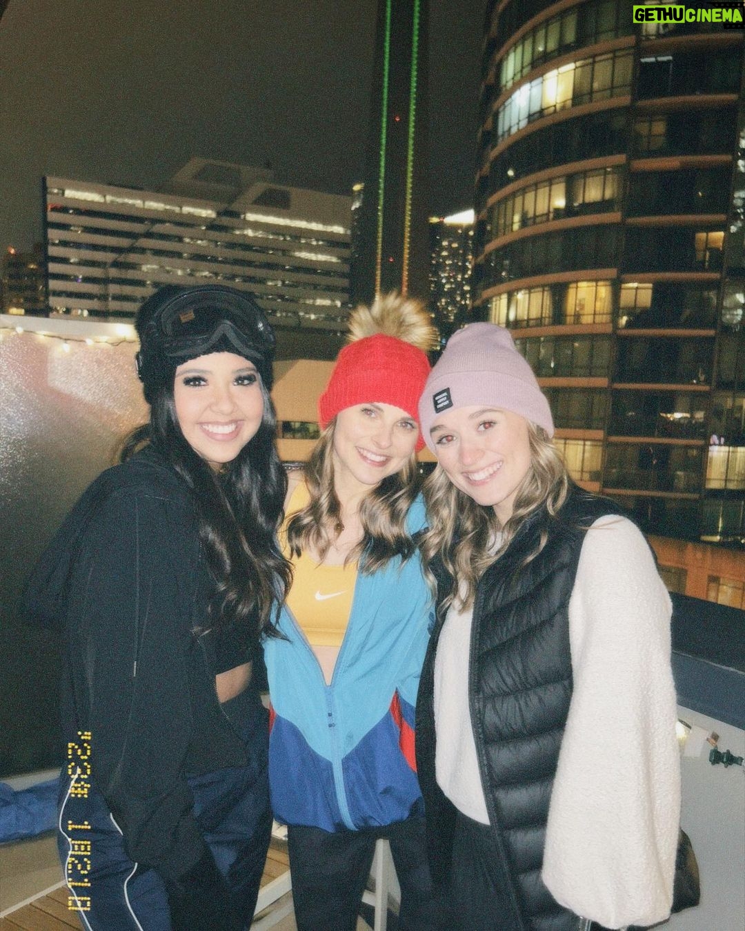Alyssa Trask Instagram - Apres ski babyyyy⛷️🍻 Downtown Toronto