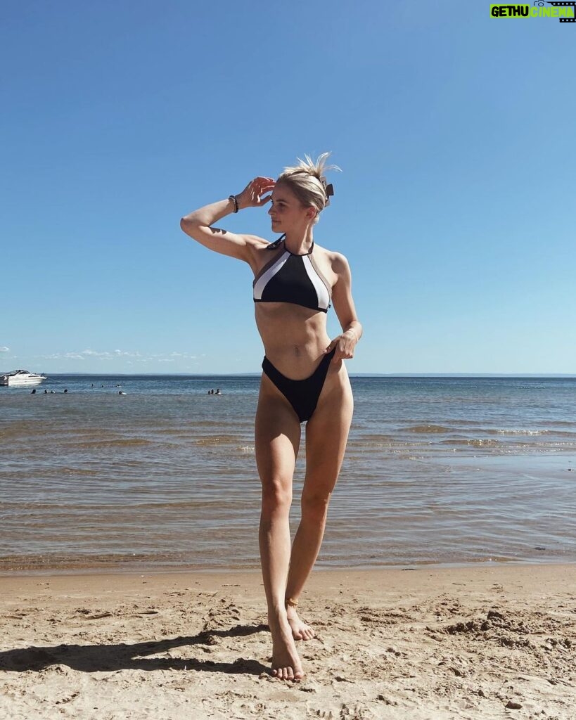 Alyssa Trask Instagram - Beach bum at heart🌞❤