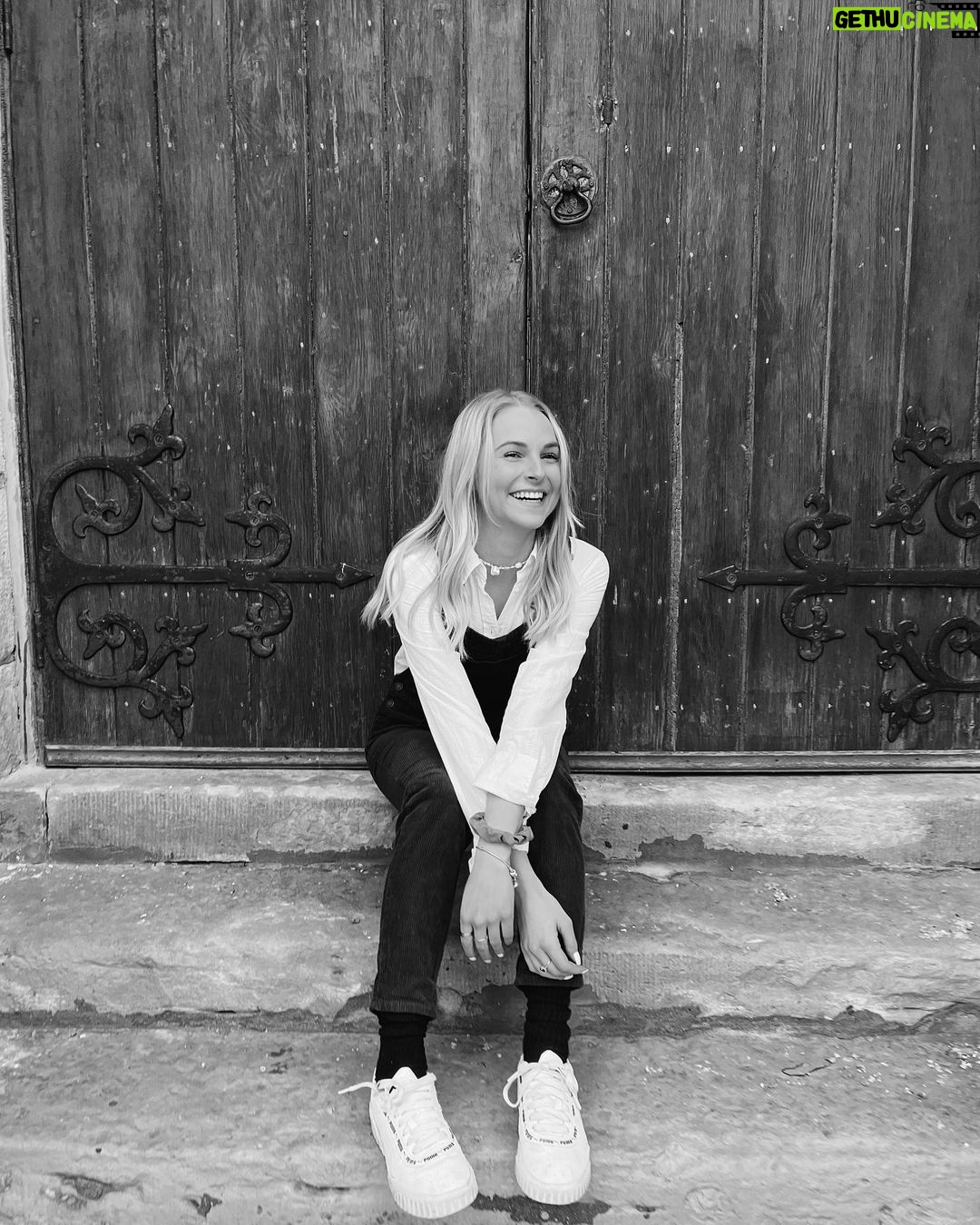 Alyssa Trask Instagram - Swipe for the cheeeze 😁
