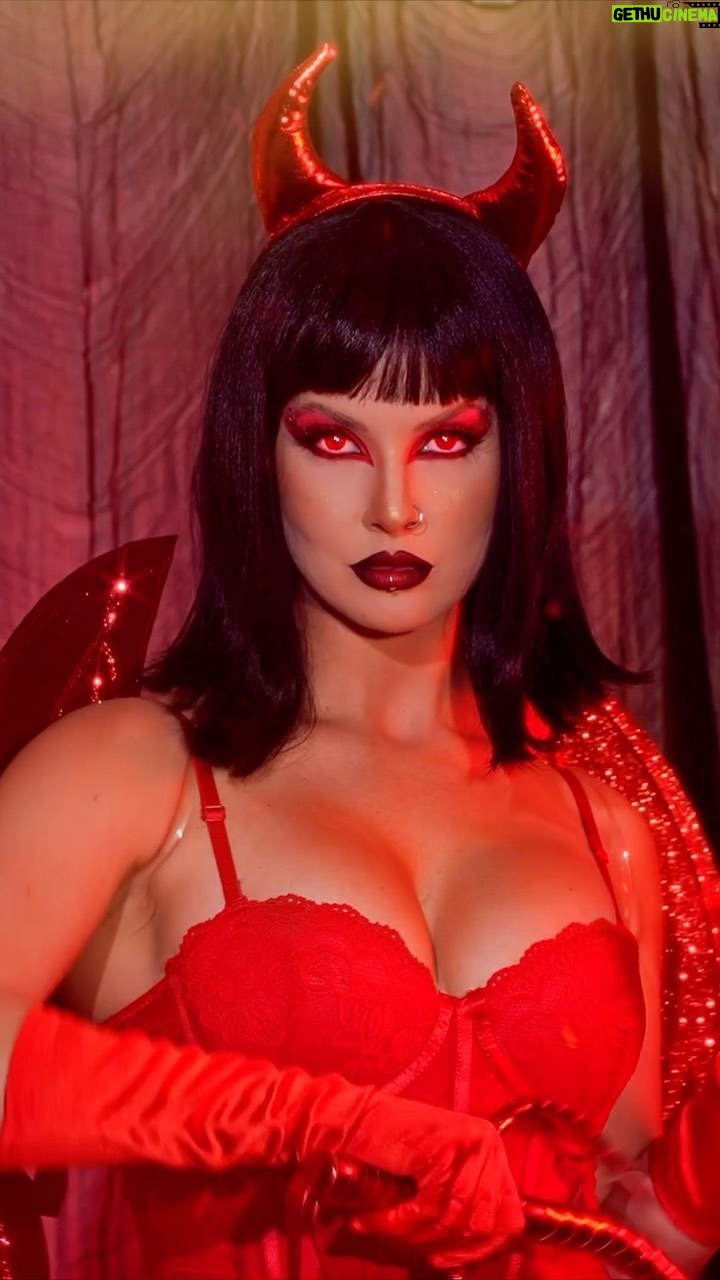 Amanda Cerny Instagram - First #Halloween look has arrived 😈🔥 @elnaz_golrokh #costume #girls #halloweencostume