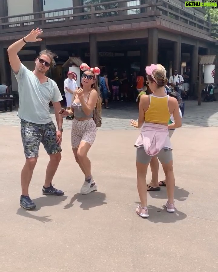 Amanda Cerny Instagram - How to rent out Disney World for just you and your family? Go in August🔥🔥🔥🔥🥵☀️🔥🔥☠️ you’ll almost die of heat exhaustion but the memories will last a lifetime 🥰