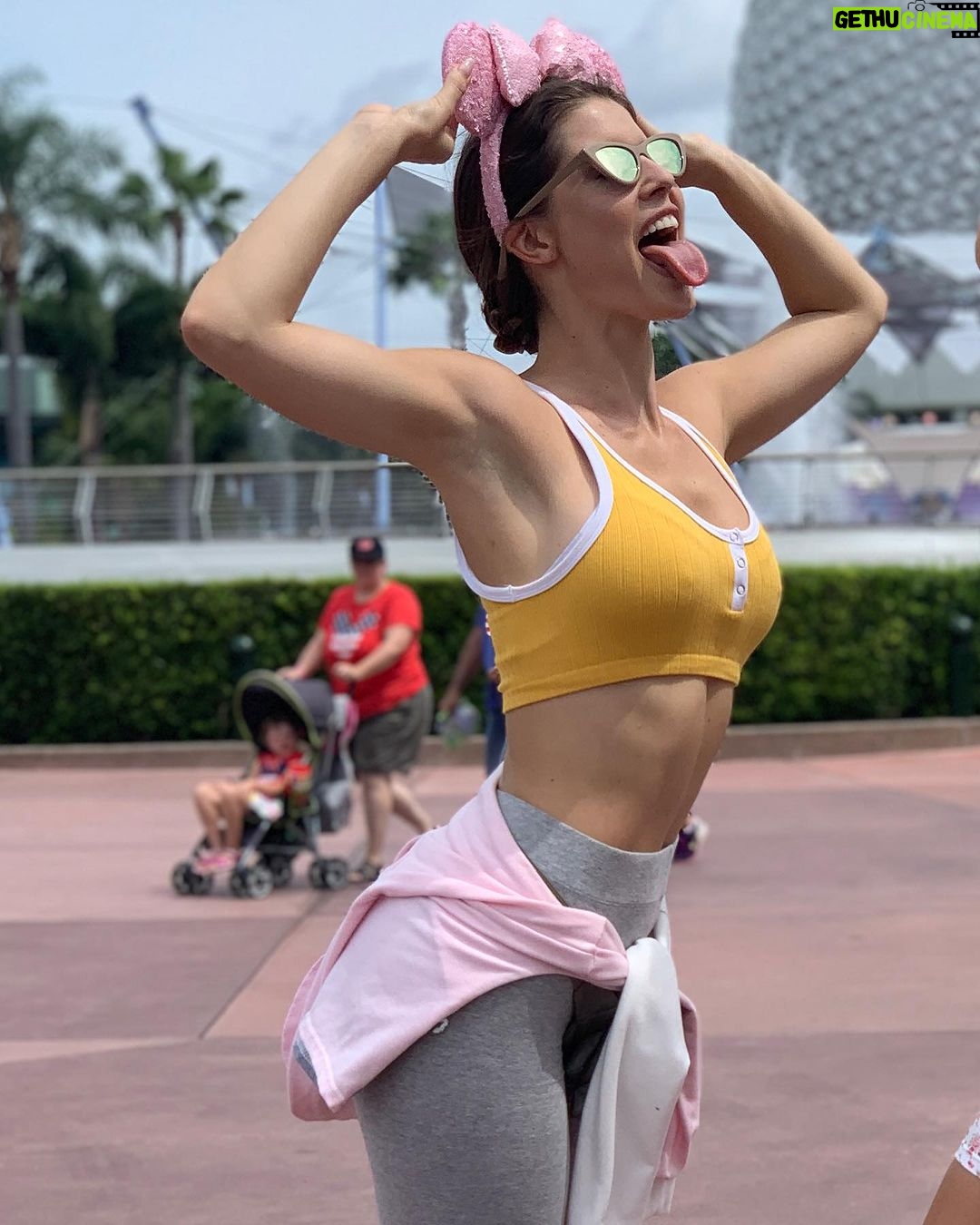 Amanda Cerny Instagram - How to rent out Disney World for just you and your family? Go in August🔥🔥🔥🔥🥵☀️🔥🔥☠️ you’ll almost die of heat exhaustion but the memories will last a lifetime 🥰