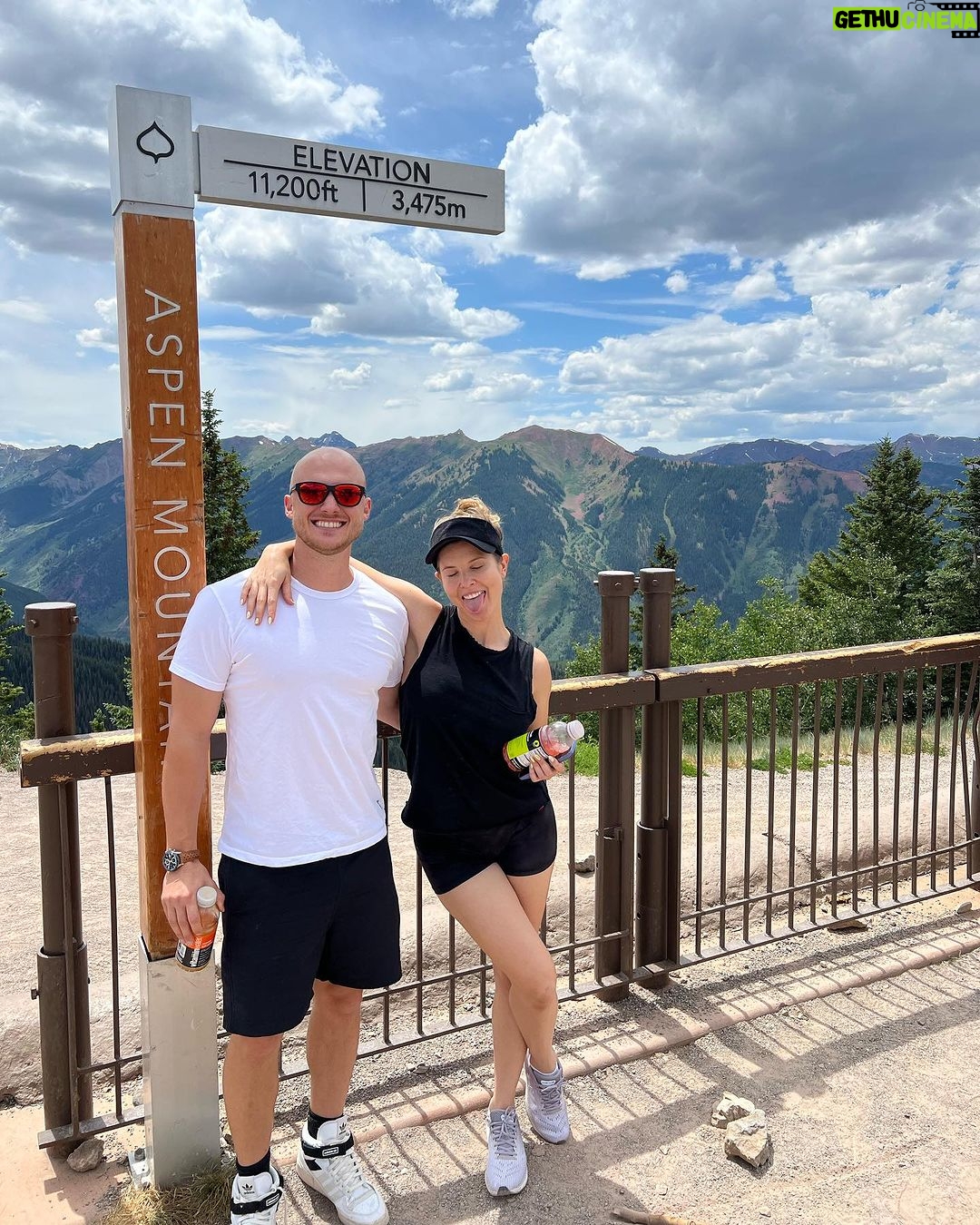 Amanda Cerny Instagram - One of my favorite charities to support @biggreen with great friends! Thank you @kimbalmusk @christianamusk for having us 💚 #biggreen #gogreen 🌱 Aspen, Colorado