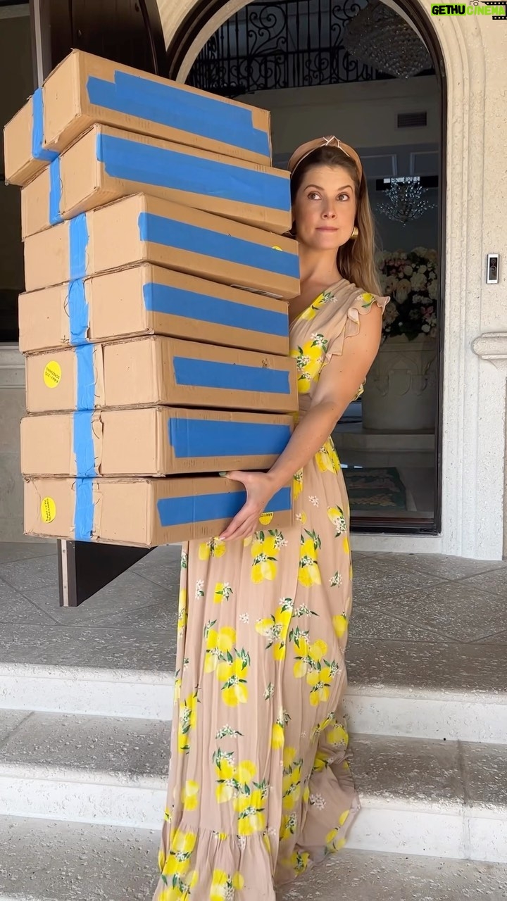 Amanda Cerny Instagram - Omg… where did all of these packages come from ?! 🤷🏻♀️😈 @johannesbartl @svengold