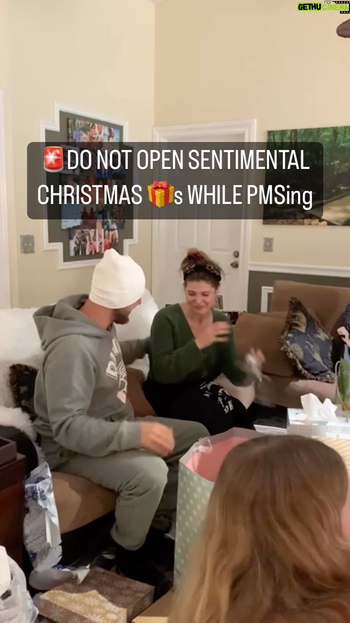 Amanda Cerny Instagram - $50 if you guess what the gift was? 😂 MERRY CHRISTMAS🎁🎄