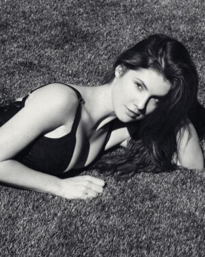 Amanda Cerny Instagram - Happy international women’s day !!! Basking in all that feminine energy 😍😍😍