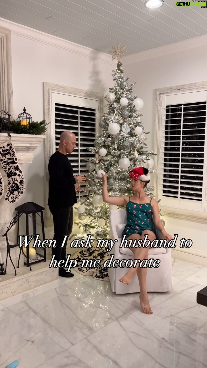 Amanda Cerny Instagram - Wait… nevermind. It looked good where it was before….😬👼🏼🙆🏻♀️❤️ #christmasdecor #christmas2023