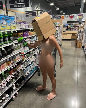 Amanda Cerny Instagram - Pinning best Caption? 😂👀