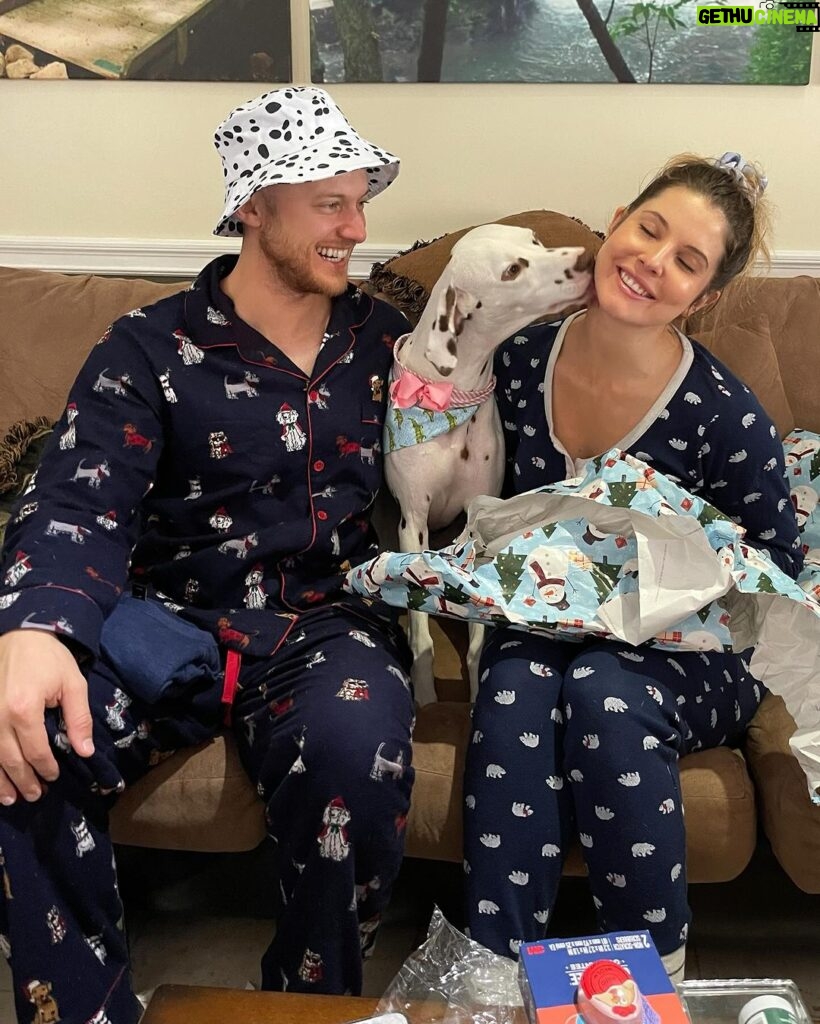 Amanda Cerny Instagram - I’m officially a crazy dog lady 😍😍😍 Merry Christmas from the Cerny Bartl family!!!!🍾 we love youuuuuu to the moon and back