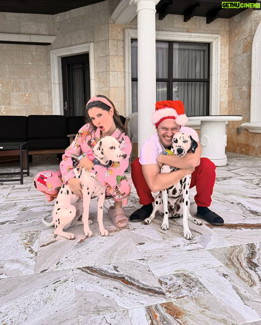 Amanda Cerny Instagram I’m officially a crazy dog lady 😍😍😍 Merry(02)