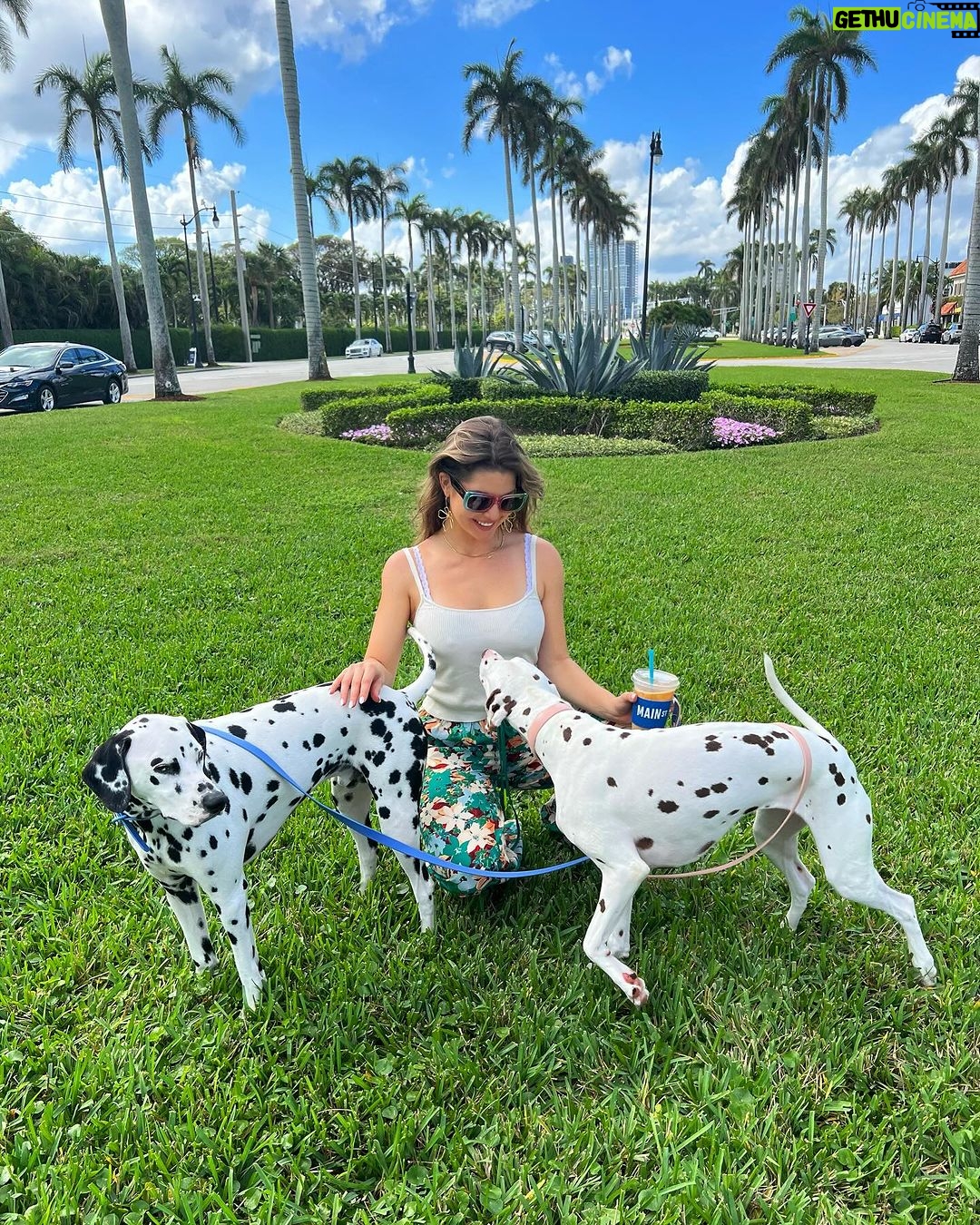 Amanda Cerny Instagram - Family time ❤️🥰 >> Palm Beach, Florida