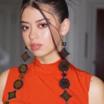 Amber Midthunder Instagram - 🧡 @ambermidthunder 🧡 Day two of press for #Prey @disneyplus Styled @jordanshilee @randcpmk @lexiklein Hair @patrickwilson Makeup by me #naokoscintu @thewallgroup #twgartists @cydneystannard London, United Kingdom