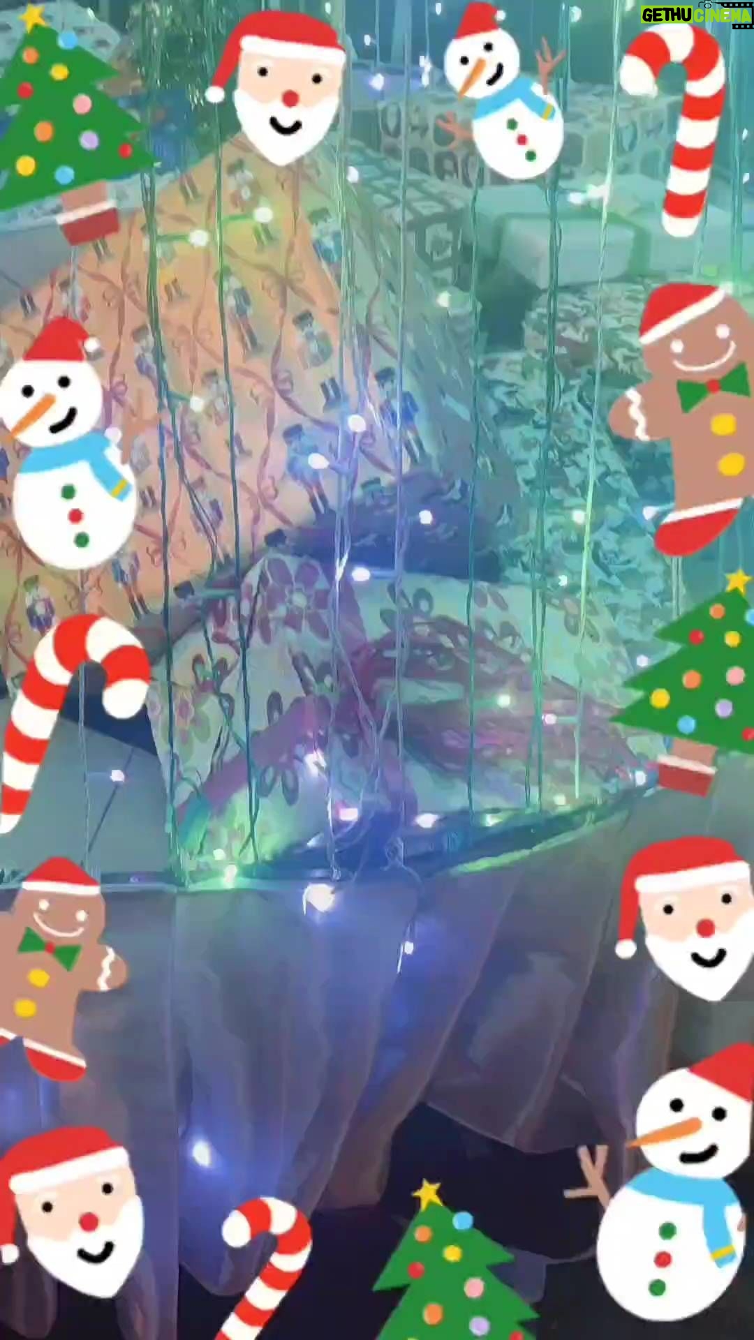 Ambika Ranjankar Instagram - Christmas joy everywhere! The magic of celebration and sharing.... Festivals have their own way of bringing people close 💕🎉⛄🦌🎅🎄 @rarun7828❤️ thanks for the early morning ride into the lovely streets #gift #giftideas #christmastree #christmasdecor #christmastime #instafeed #instagram #creators #santa #santaclaus #cheers