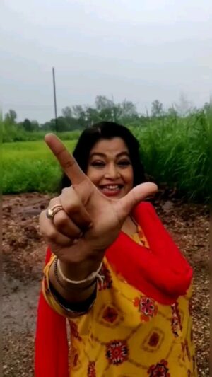 Ambika Ranjankar Instagram - India's shopping anthem aaya hai toh win hearts just like sahi sahi prices Meesho pe.
Join the craziness and win hearts. Dance karo and shop the best products at best prices.

Participate in the Meesho challenge and don't forget to use #MeeshoSahiSahiLagayaHai and tag @meeshoapp