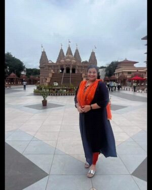 Ambika Ranjankar Instagram - A quick visit to Nasik at #baps #bapsswaminarayan ... Recharging is very important to balance the professional and spiritual life... Can only be grateful for it 🌸🙏🕉️

#swaminarayan #swaminaryantemple @baps #nasik