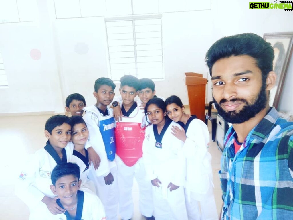 Ameer Vayalar Instagram - #friendstaekwondoacademy Me and my students #tkdkerala #ameervayalar