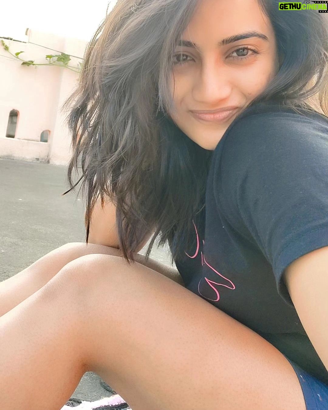Amika Shail Instagram - Glitter of Winter ❄️☃️ . . . #Amikashail #winter #kolkata #kolkatavibes #nature #instagood #nomakeupmakeup