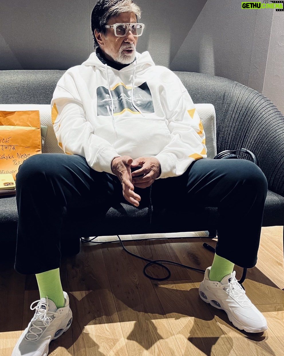 Amitabh Bachchan - 461.1K Likes - 1.1.24 .. felt odd writing the date 😀 .. but a day all the same .. spent in quiet contemplation ..