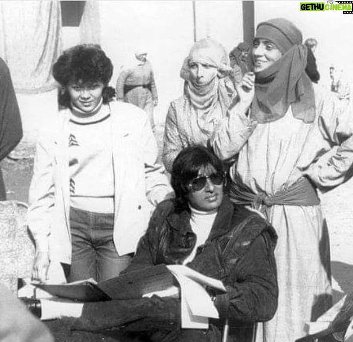 Amitabh Bachchan Instagram - … personal designer leather jacket, leather trousers, turtle neck, tinted Aviators .. RUSSIA 1990 .. !!! But still prepping for the scene , script in hand 😄😄 At shoot for AJOOBA .. 1990 ‘s RUSSIA !!!
