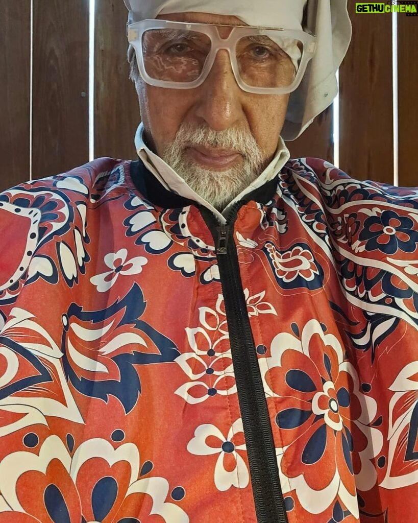 Amitabh Bachchan Instagram - पहले यदि सोच सही हो , तो बाक़ी सोचने की आवश्यकता नहीं ! Get the thinking right first, then the thought will be right !!!