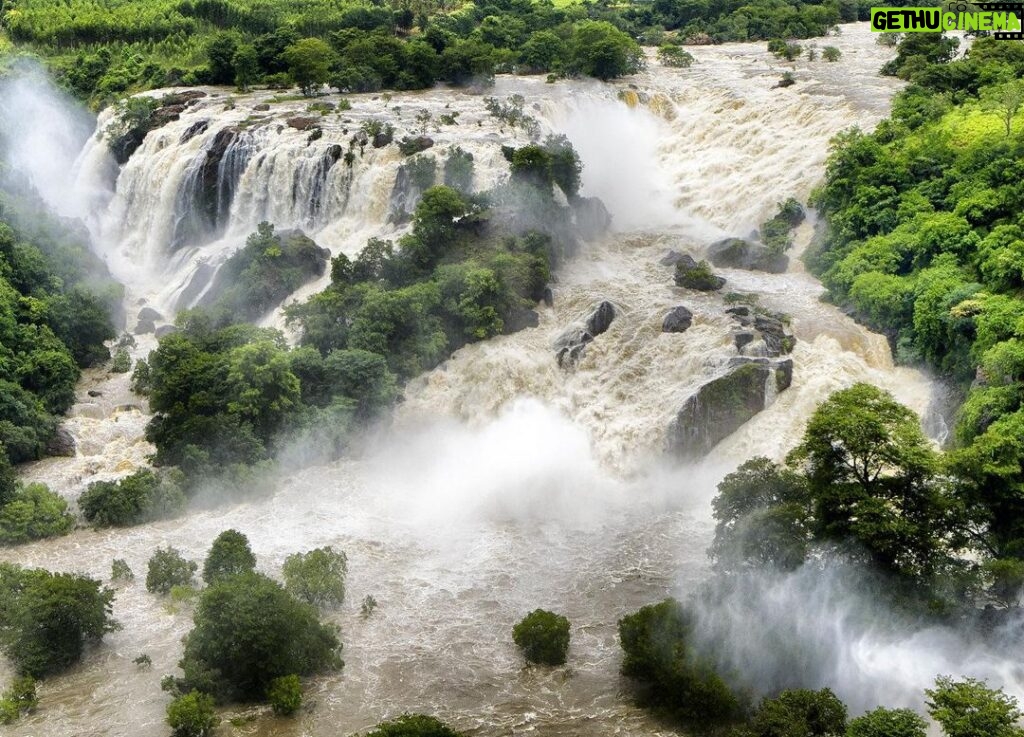 Amoghavarsha Instagram - This majestic waterfalls of #Shivanasamudra is abundance ✨, used to cycle to this place from my place. Namma mane! Namma Gandhada Gudi! #ggmovie #gandhadagudi #wildkarnataka #Nature #WanderLust #Waterfalls #NatureLovers #NaturePhotography #PhotoOfTheDay