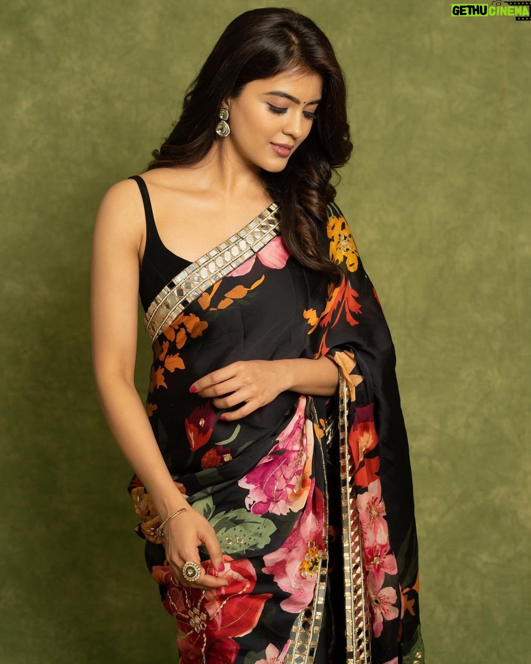 Amritha Aiyer Instagram - Floral feels 💐💐 #hanumanpromotions . Outfit by @officialjuhibengani @auorstudio Jewellery by @rubans.in @oakpinionpr Styled by @shrushti_216